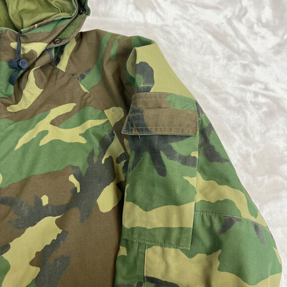 US Military Jacket Medium Short Woodland Camo Cold Weather Parka Nylon Outdoors - Picture 4 of 15